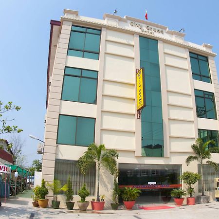 City Grand Hotel Мандалей Екстериор снимка