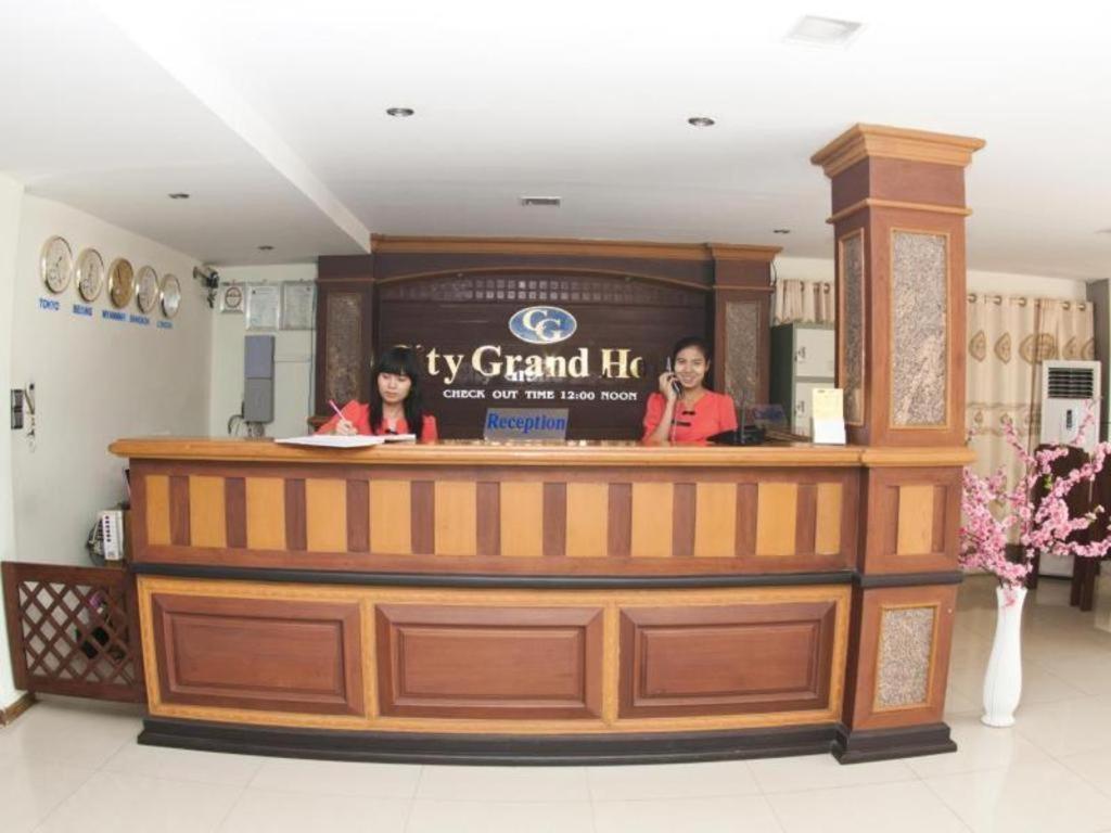 City Grand Hotel Мандалей Екстериор снимка