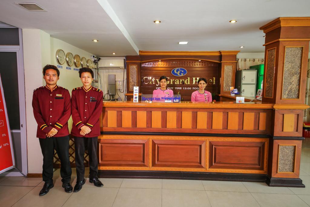 City Grand Hotel Мандалей Екстериор снимка