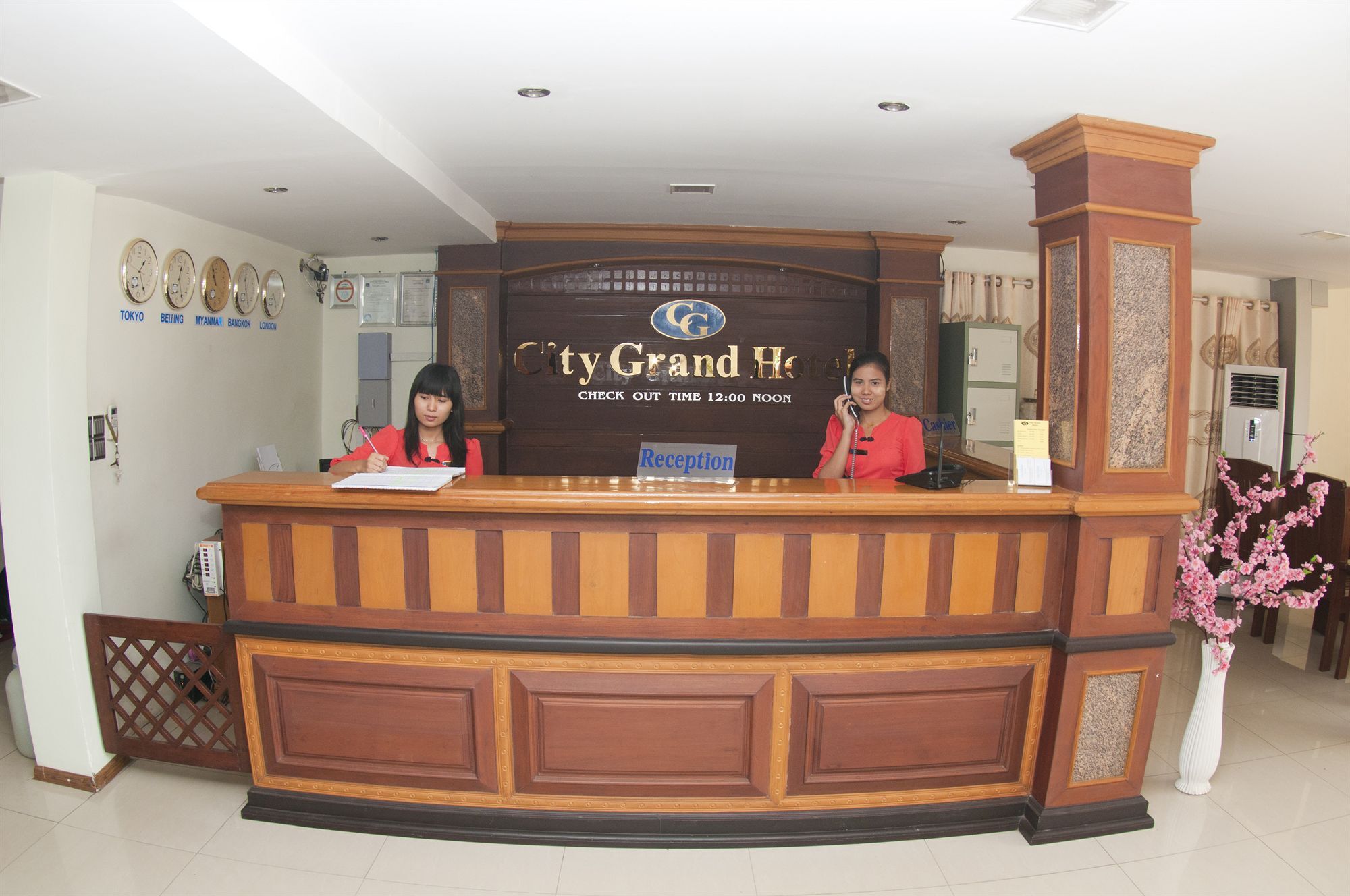 City Grand Hotel Мандалей Екстериор снимка