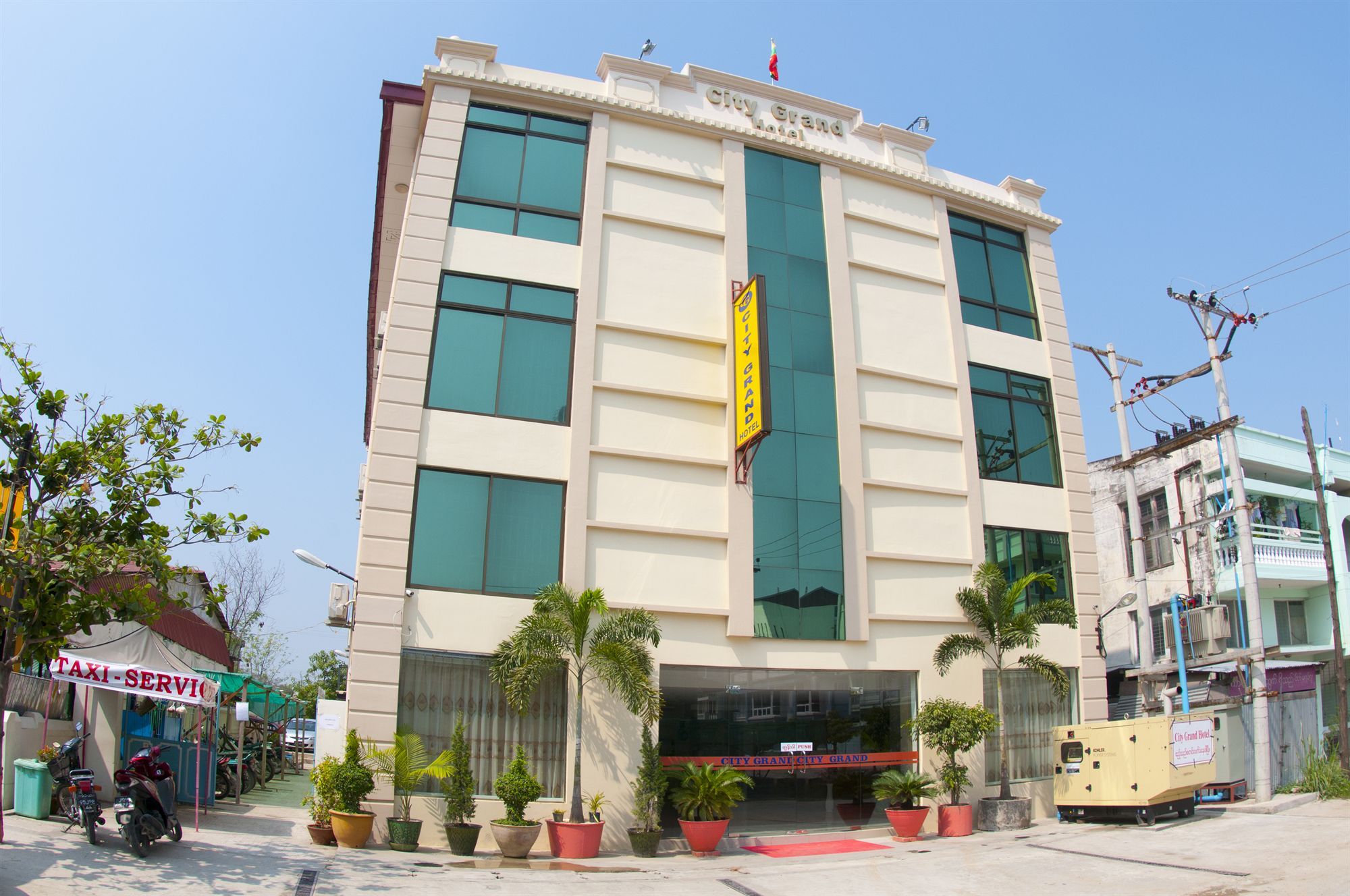 City Grand Hotel Мандалей Екстериор снимка