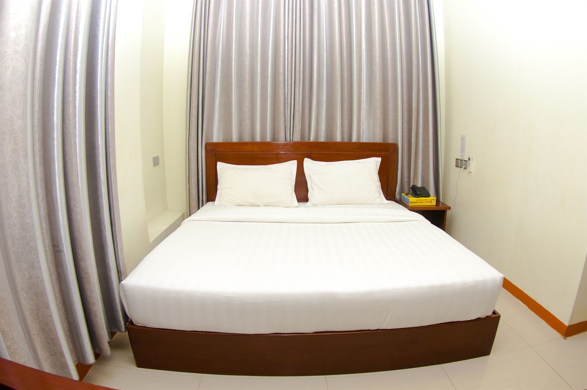 City Grand Hotel Мандалей Екстериор снимка