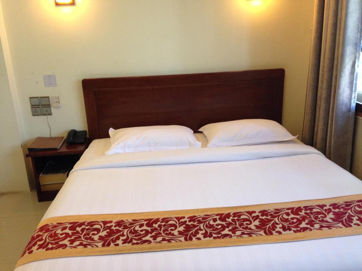 City Grand Hotel Мандалей Екстериор снимка